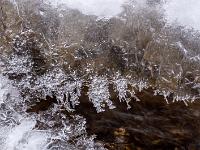 Klausgraben - Filigrane Randformen an Eisfläche über dem Klausbach